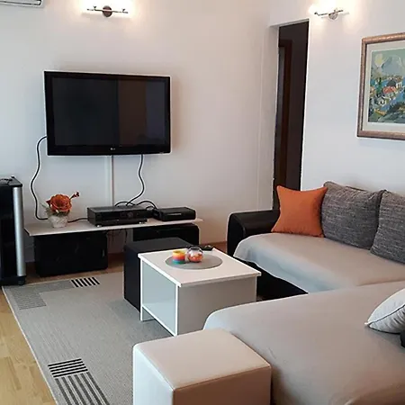 Apartamento With Parking Space - 6850 Makarska