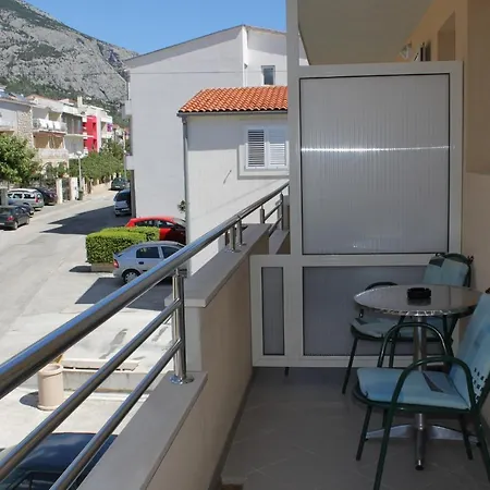 Appartement With Parking Space - 6850 *