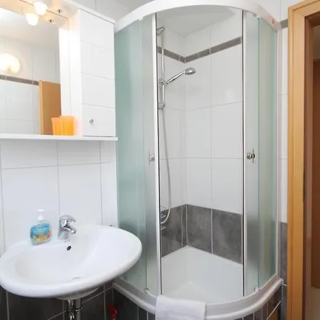 With Parking Space - 6850 * 马卡尔斯卡