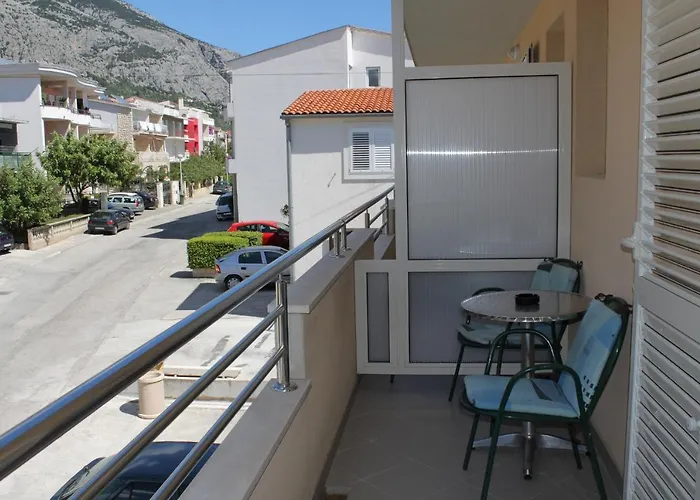 Apartment With Parking Space - 6850 *