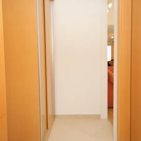 With Parking Space - 6850 Apartment Makarska