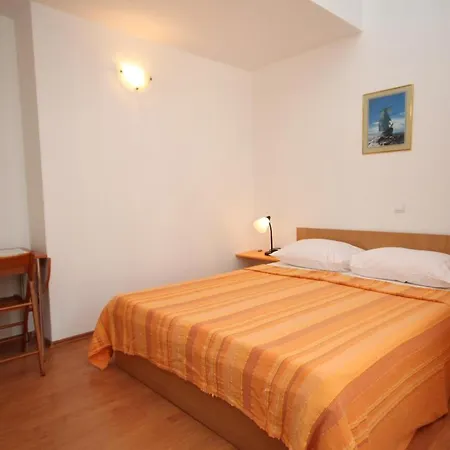 Apartment With Parking Space - 6850 Makarska